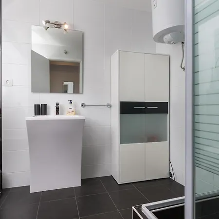 Luna- Studio With Balcony And Sea View A2+1 *